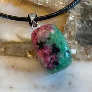 3068 Vibrant Multicolor Stone Pendant Necklace